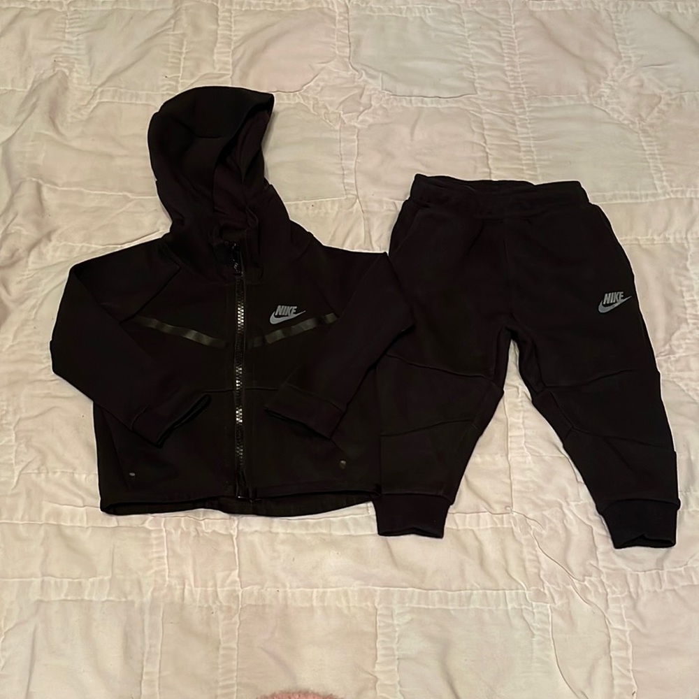 12MO Black Nike Tech sweat suit